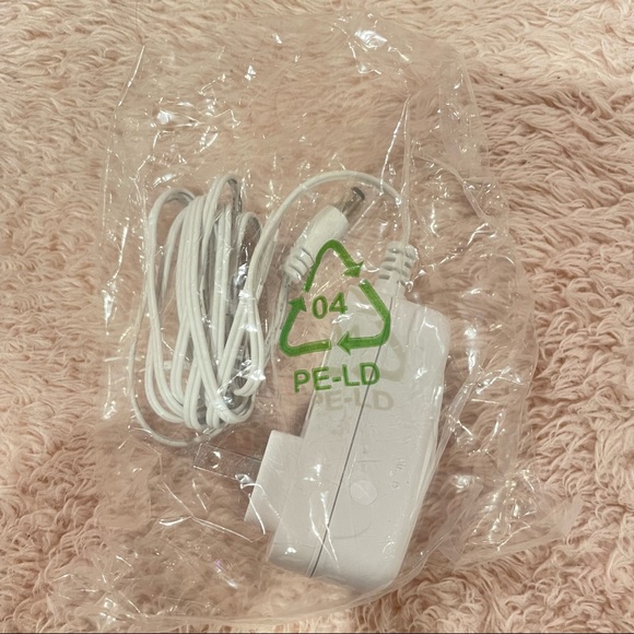 Impressions Hello Kitty Tri-Tone Makeup Mirror - Picture 7 of 8